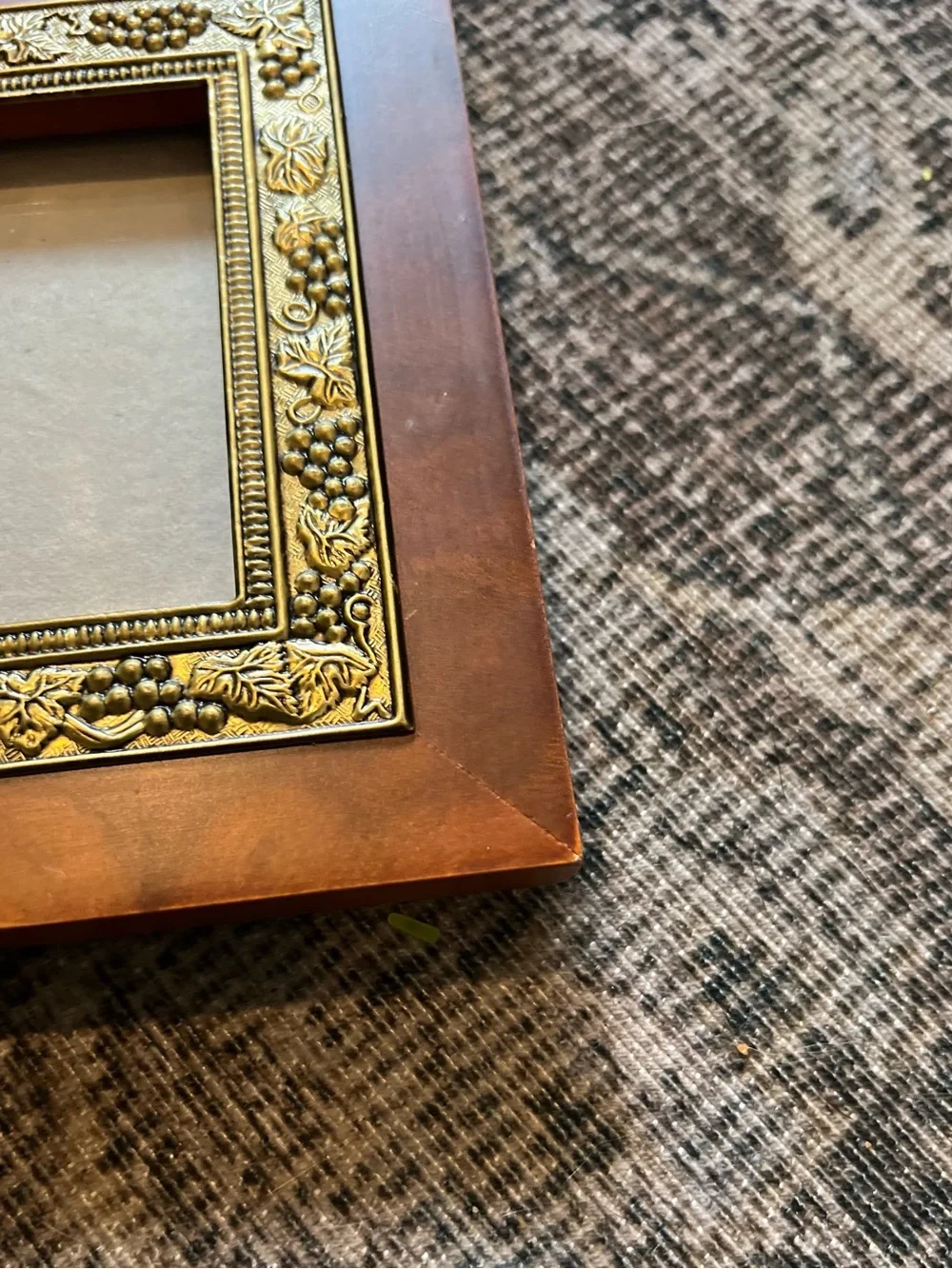 Vintage wood & brass picture frame embossed grapevine border, 5x3” photo